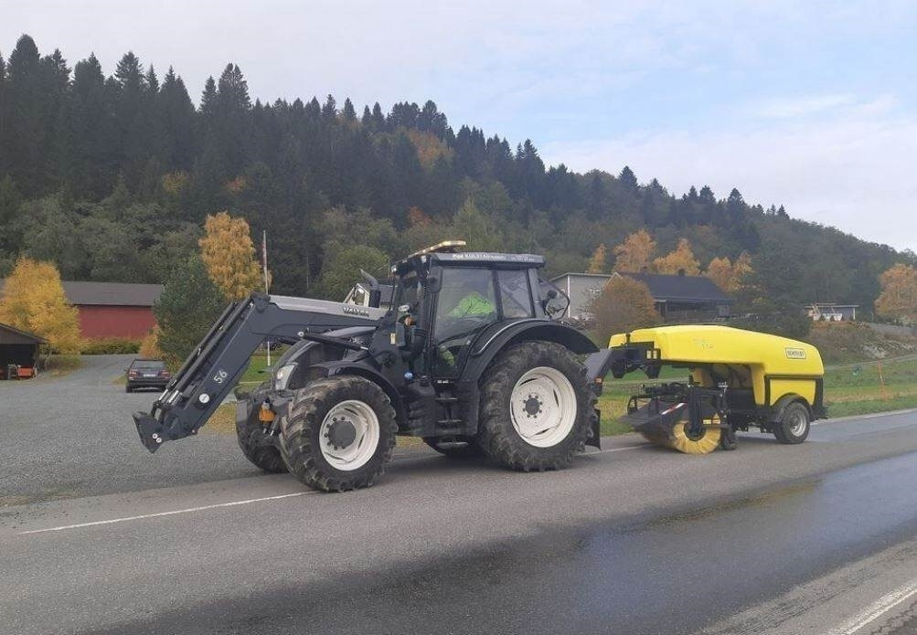 Schmidt TSS 122, Like NEW, Only 203 hours, up to 40KM/h - - Zametací vůz: obrázek 1 Schmidt TSS 122, Like NEW, Only 203 hours, up to 40KM/h - - Zametací vůz: obrázek 1