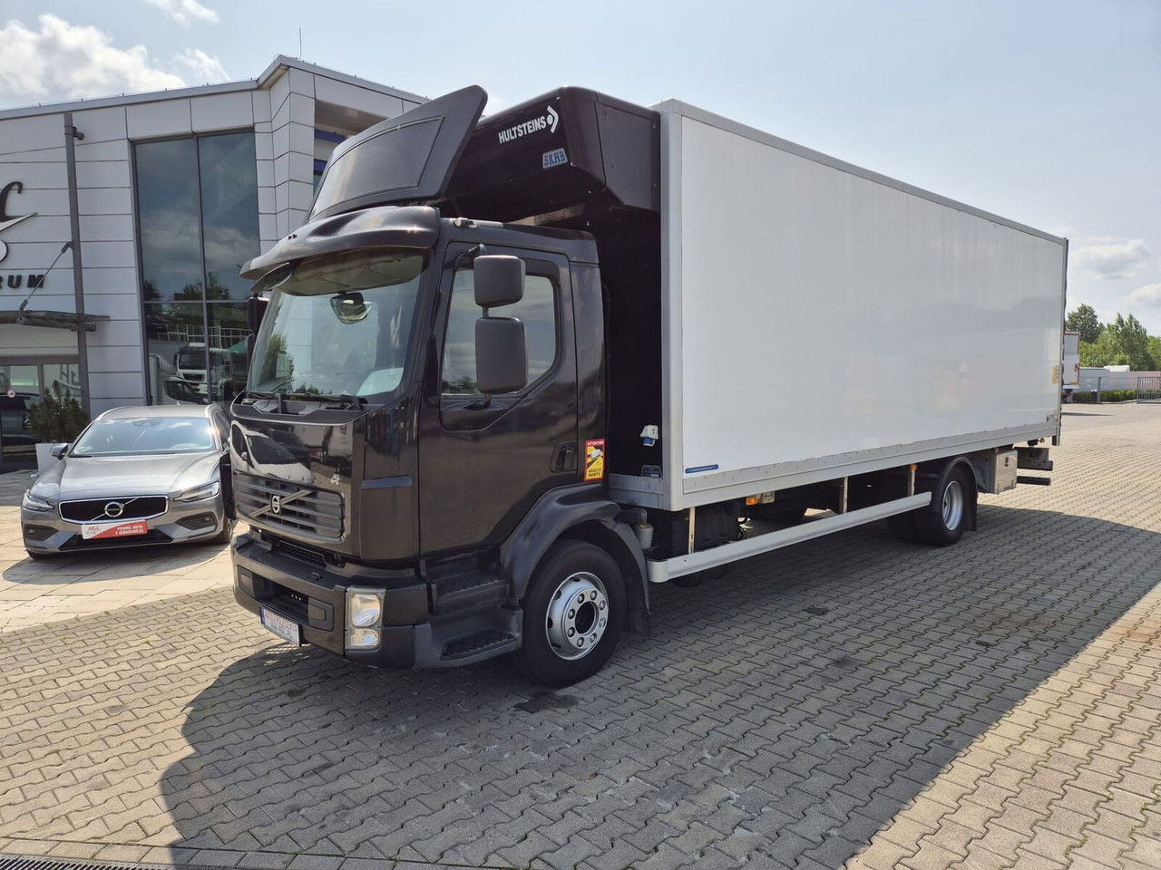 Volvo FL 240 1 Owner / Izotherm / Zepro 1500KG / Euro IV - Skříňový nákladní auto: obrázek 1 Volvo FL 240 1 Owner / Izotherm / Zepro 1500KG / Euro IV - Skříňový nákladní auto: obrázek 1