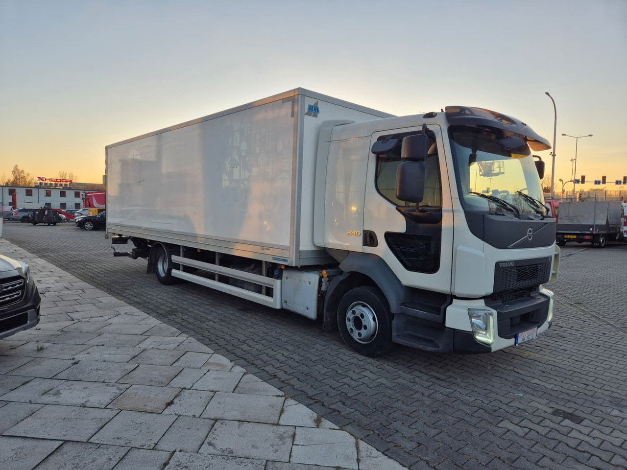 Volvo FL 240 - Chladírenský nákladní automobil: obrázek 5 Volvo FL 240 - Chladírenský nákladní automobil: obrázek 5