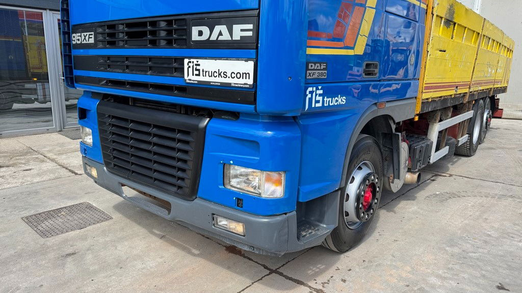 DAF XF 95.380 6X2 stake body - air condition - Nákladní automobil valníkový/ Plošinový: obrázek 2 DAF XF 95.380 6X2 stake body - air condition - Nákladní automobil valníkový/ Plošinový: obrázek 2