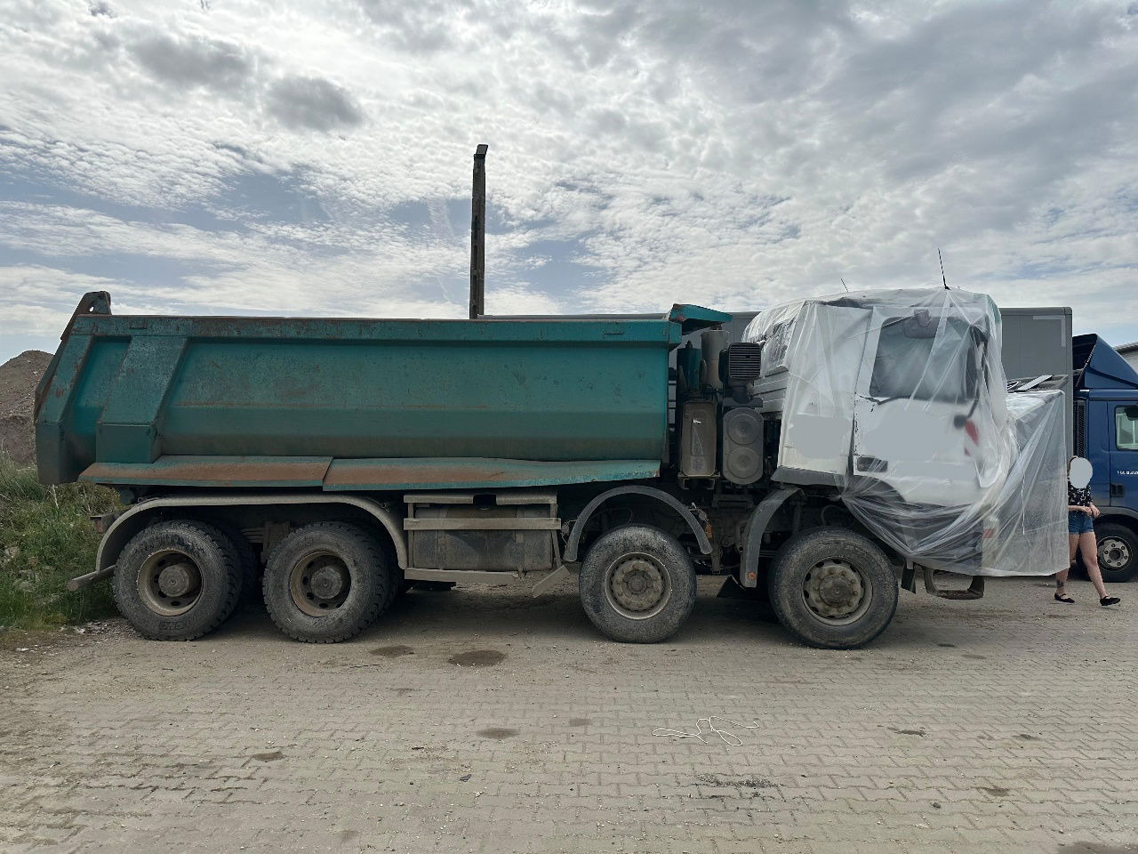 Mercedes-Benz Actros 4141 K 8x6 mulda tipper - damaged - Sklápěč: obrázek 3 Mercedes-Benz Actros 4141 K 8x6 mulda tipper - damaged - Sklápěč: obrázek 3