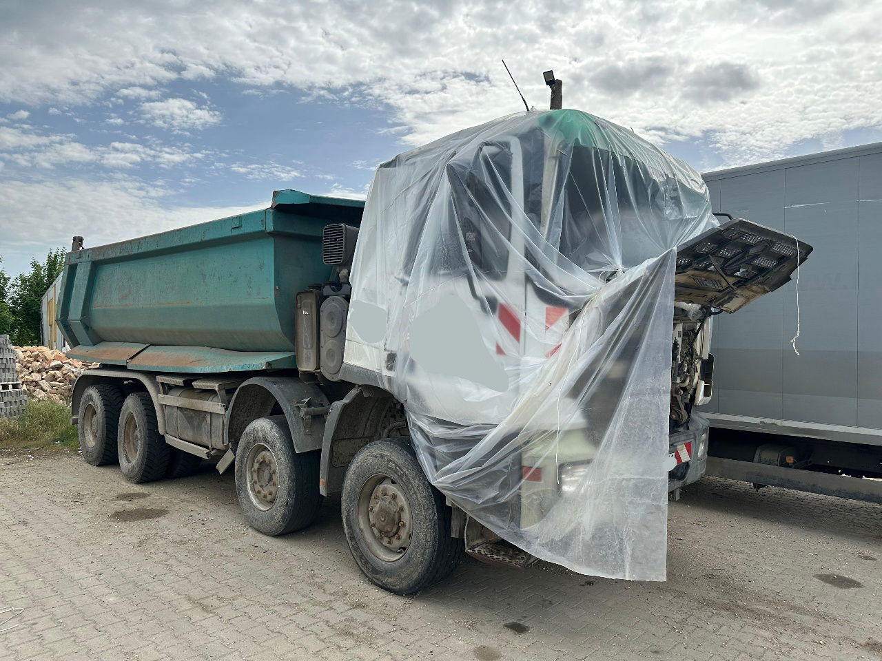 Mercedes-Benz Actros 4141 K 8x6 mulda tipper - damaged - Sklápěč: obrázek 1 Mercedes-Benz Actros 4141 K 8x6 mulda tipper - damaged - Sklápěč: obrázek 1