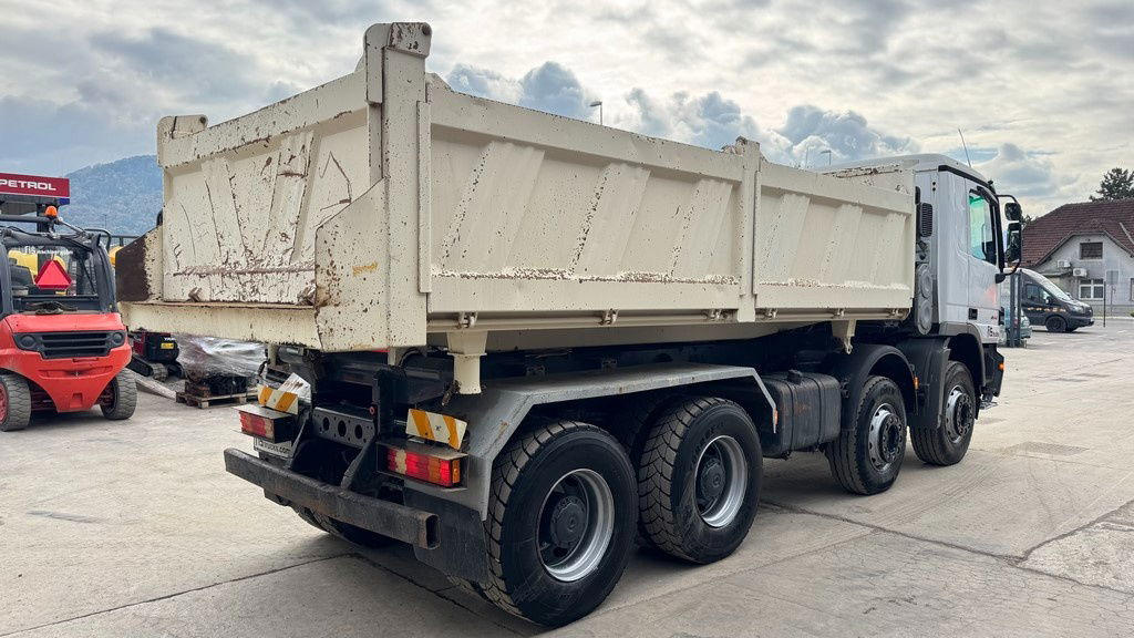 Mercedes-Benz Actros 4144 K 8x4 3 sided tipper - 1st owner - Sklápěč: obrázek 4 Mercedes-Benz Actros 4144 K 8x4 3 sided tipper - 1st owner - Sklápěč: obrázek 4