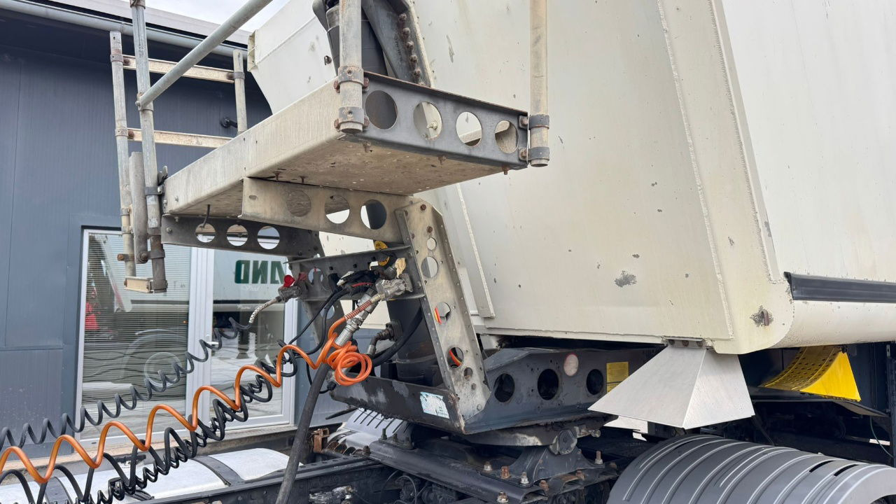 Schmitz Cargobull SKI 24 Tipper Trailer - Sklápěcí návěs: obrázek 3 Schmitz Cargobull SKI 24 Tipper Trailer - Sklápěcí návěs: obrázek 3