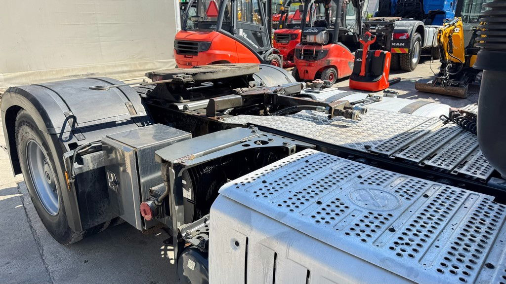 Mercedes-Benz Arocs 1945 HAD 4X4 tractor unit - tipper hydraulics - retarder - Tahač: obrázek 4 Mercedes-Benz Arocs 1945 HAD 4X4 tractor unit - tipper hydraulics - retarder - Tahač: obrázek 4