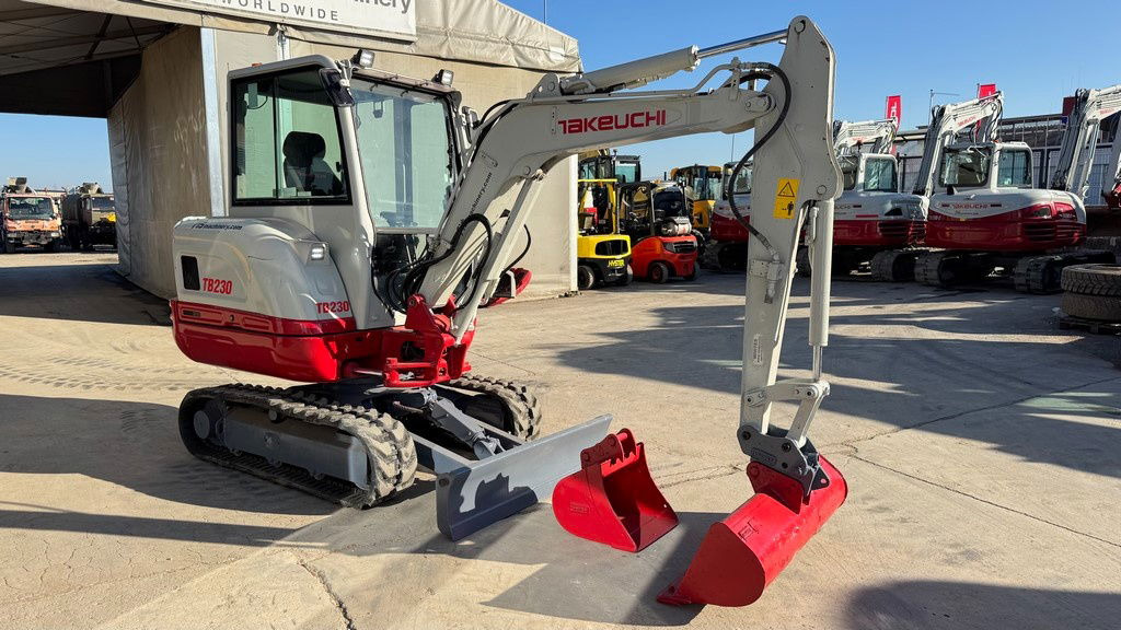 Takeuchi TB230 - 2019 Year - 2435 Hours - 2X Buckets - NEW Tracks - Mini rýpadlo: obrázek 5 Takeuchi TB230 - 2019 Year - 2435 Hours - 2X Buckets - NEW Tracks - Mini rýpadlo: obrázek 5