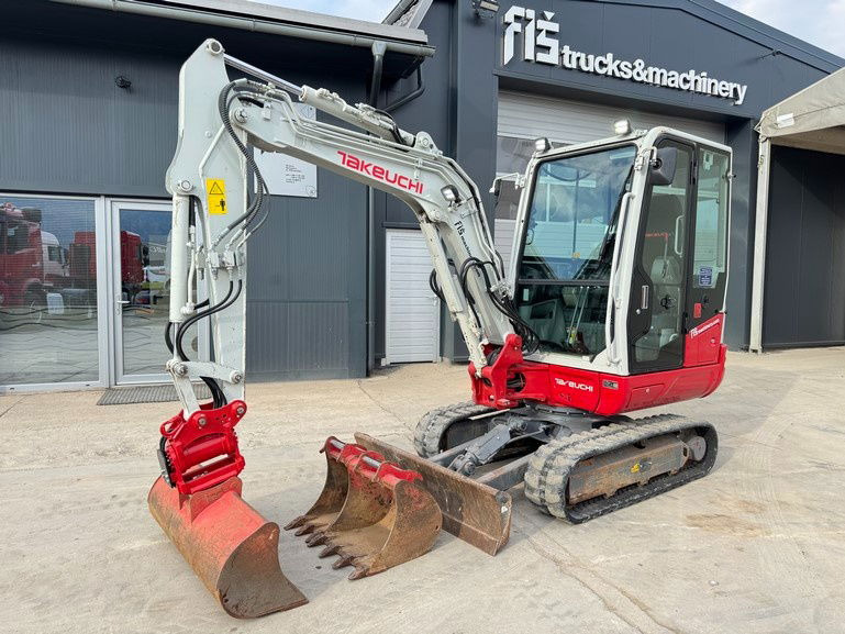 Takeuchi TB230 - Powertilt - 3X Buckets - 2021 Year - TOP - Mini rýpadlo: obrázek 1 Takeuchi TB230 - Powertilt - 3X Buckets - 2021 Year - TOP - Mini rýpadlo: obrázek 1