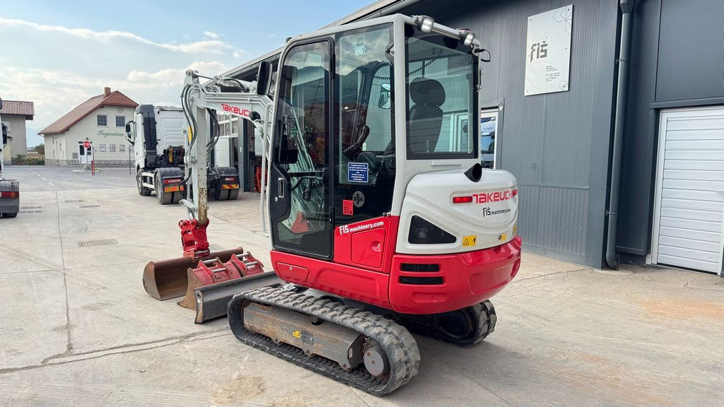Takeuchi TB230 - Powertilt - 3X Buckets - 2021 Year - TOP - Mini rýpadlo: obrázek 4 Takeuchi TB230 - Powertilt - 3X Buckets - 2021 Year - TOP - Mini rýpadlo: obrázek 4