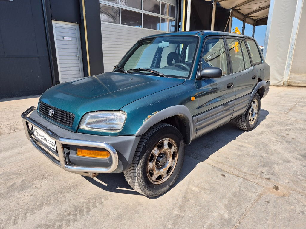 Toyota RAV4 2.0 - Petrol - Automatic - AC - SUV: obrázek 1 Toyota RAV4 2.0 - Petrol - Automatic - AC - SUV: obrázek 1