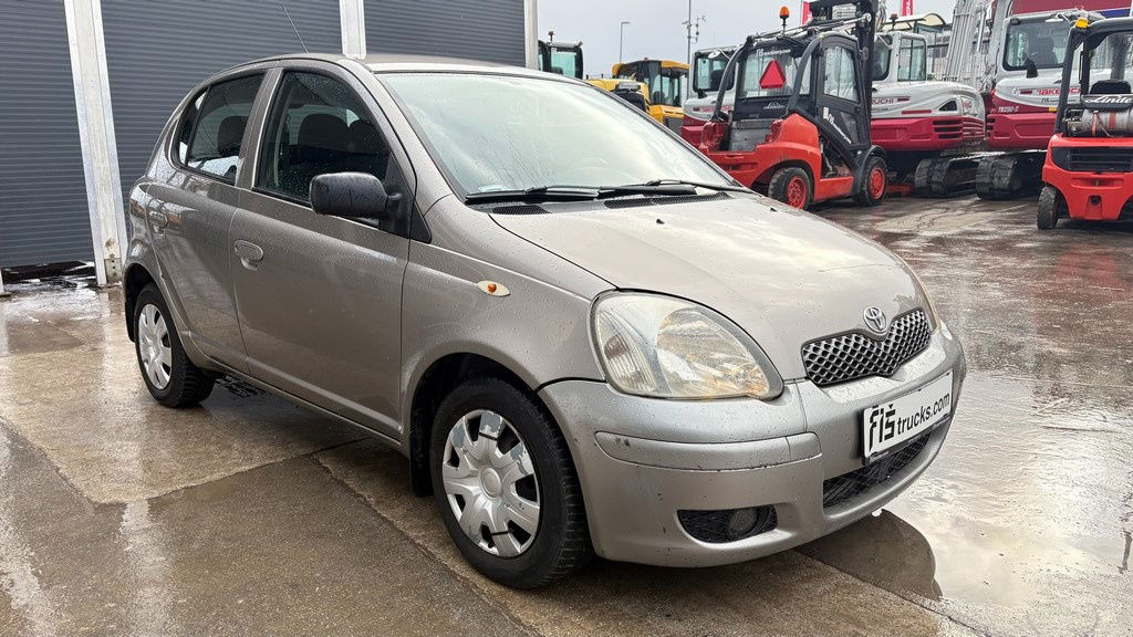 Toyota Yaris 1.3 - Petrol - 5 Doors - AC - Hatchback: obrázek 2 Toyota Yaris 1.3 - Petrol - 5 Doors - AC - Hatchback: obrázek 2