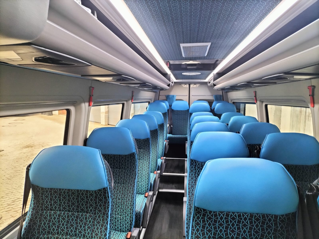 Mercedes Benz Sprinter 519cdi / Reisebus / ATOS 22+1+1 / Automatik / Telma / TV / Kühlschrank / USB - Minibus, Mikrobus: obrázek 5 Mercedes Benz Sprinter 519cdi / Reisebus / ATOS 22+1+1 / Automatik / Telma / TV / Kühlschrank / USB - Minibus, Mikrobus: obrázek 5