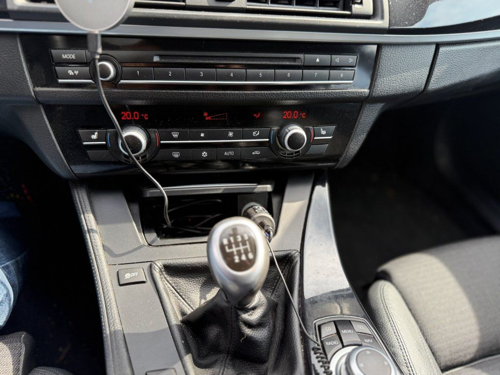 Osobní auto BMW 520D Touring F11: obrázek 10