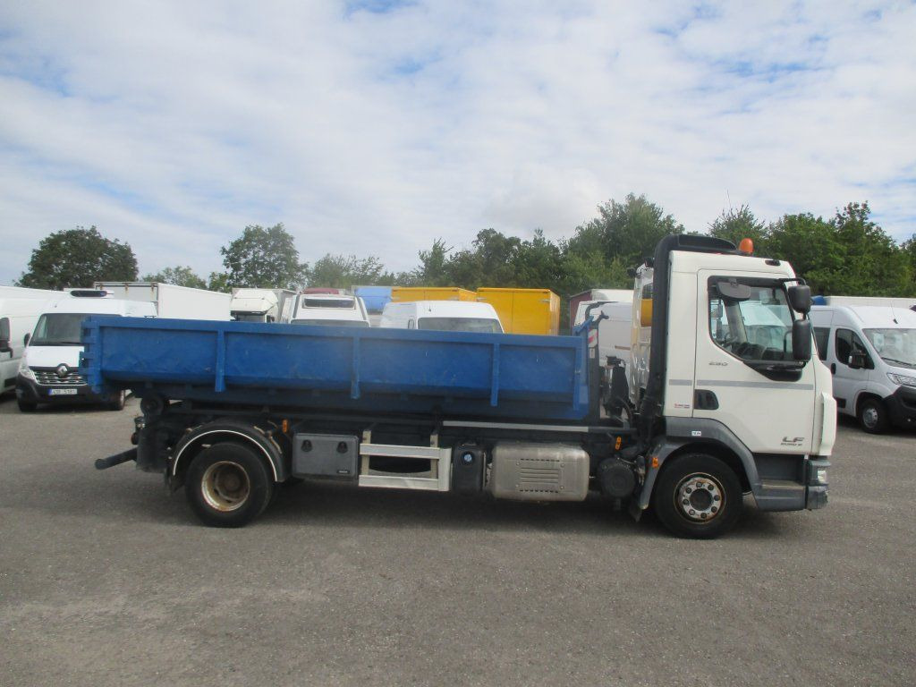 DAF LF 12.250 - Hákový nosič kontejnerů: obrázek 5 DAF LF 12.250 - Hákový nosič kontejnerů: obrázek 5