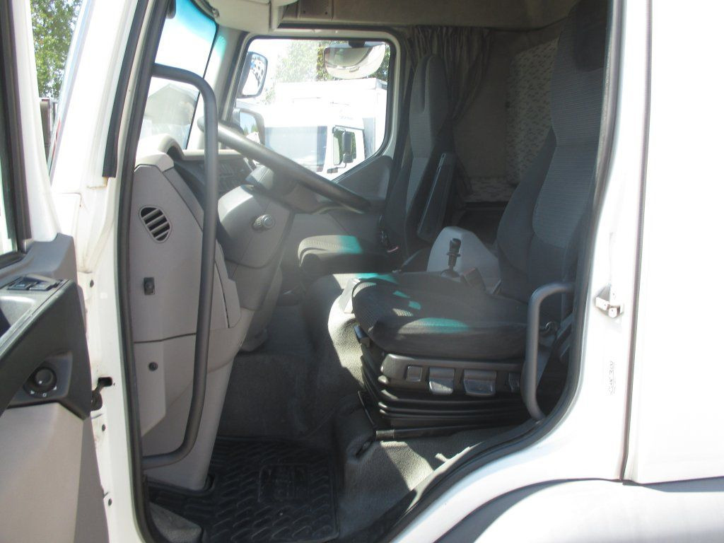 DAF LF 260 - Plachtový nákladní auto: obrázek 5 DAF LF 260 - Plachtový nákladní auto: obrázek 5