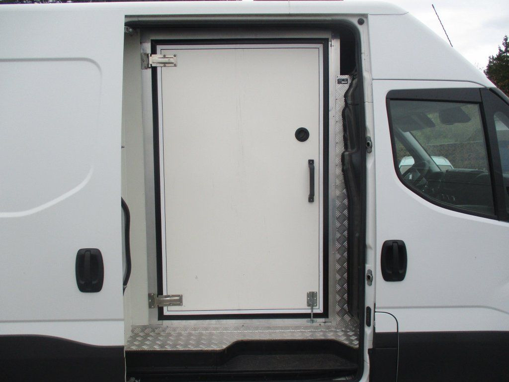 Iveco Daily 35C16 - Chladící dodávka: obrázek 4 Iveco Daily 35C16 - Chladící dodávka: obrázek 4