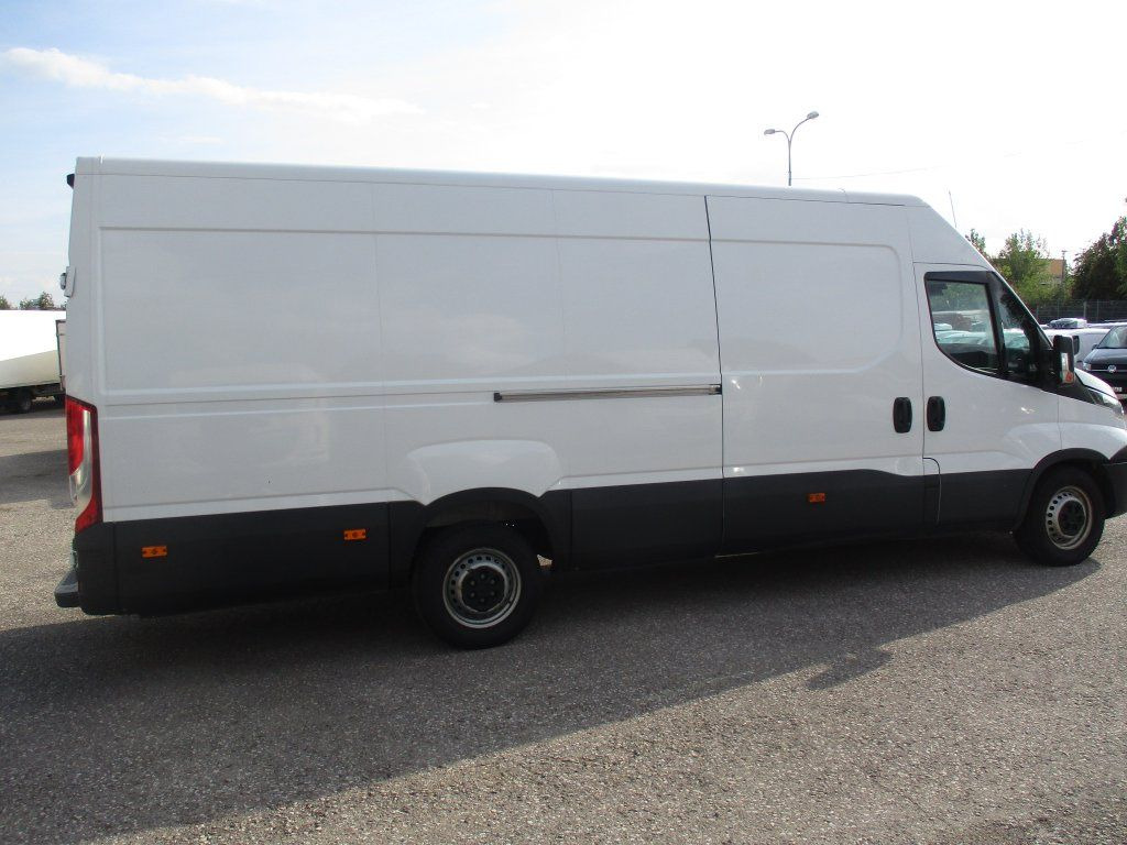 Iveco Daily 35S16 - Furgon: obrázek 4 Iveco Daily 35S16 - Furgon: obrázek 4