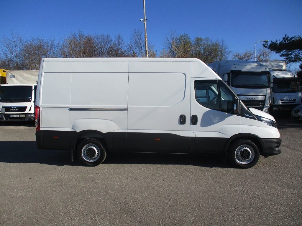 Iveco Daily 35S16 - Furgon: obrázek 3 Iveco Daily 35S16 - Furgon: obrázek 3