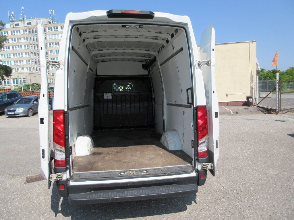 Iveco Daily 35S16 - Furgon: obrázek 4 Iveco Daily 35S16 - Furgon: obrázek 4