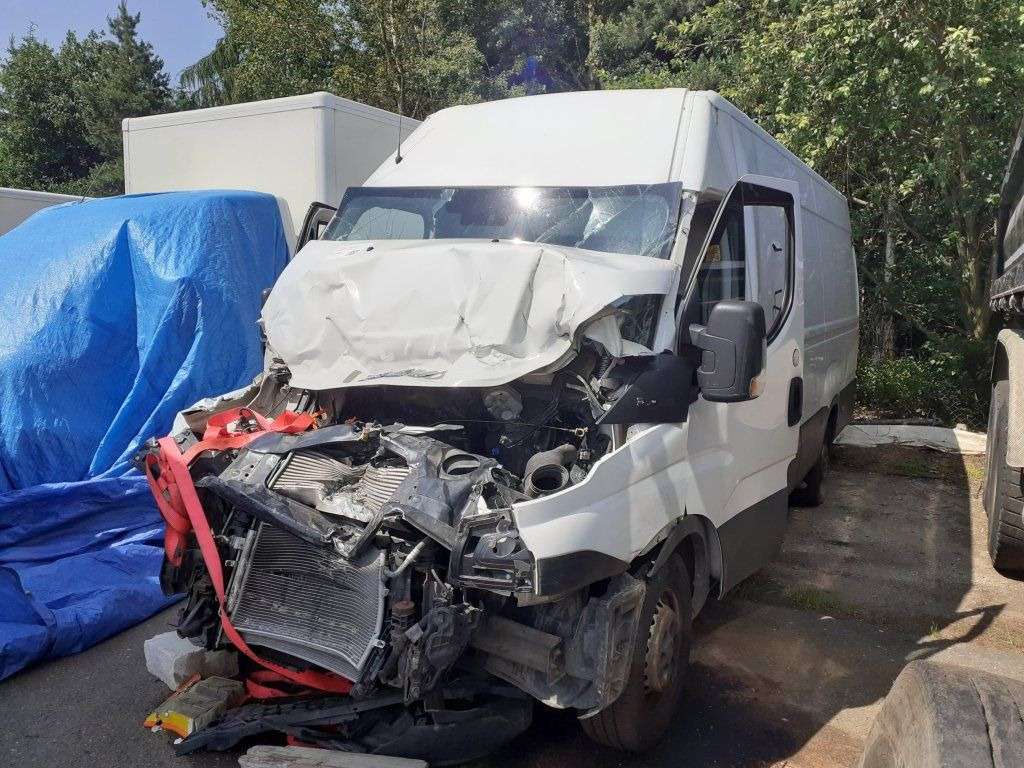 Iveco Daily 35S16 maxi Damaged - Furgon: obrázek 2 Iveco Daily 35S16 maxi Damaged - Furgon: obrázek 2