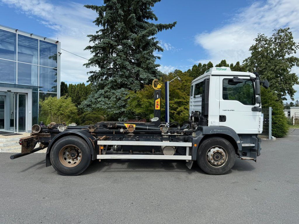 MAN TGM18.290 EURO 5 - Hákový nosič kontejnerů: obrázek 3 MAN TGM18.290 EURO 5 - Hákový nosič kontejnerů: obrázek 3