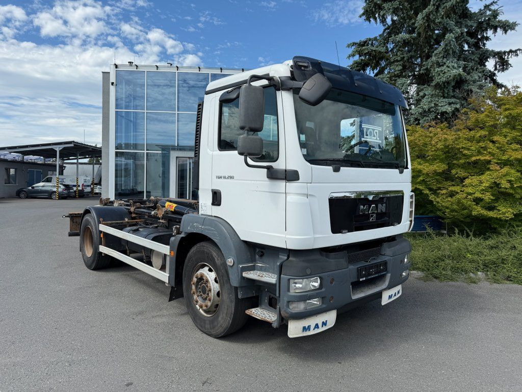 MAN TGM18.290 EURO 5 - Hákový nosič kontejnerů: obrázek 2 MAN TGM18.290 EURO 5 - Hákový nosič kontejnerů: obrázek 2