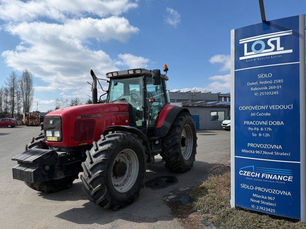 Massey Ferguson MF8260 - Traktor: obrázek 1 Massey Ferguson MF8260 - Traktor: obrázek 1