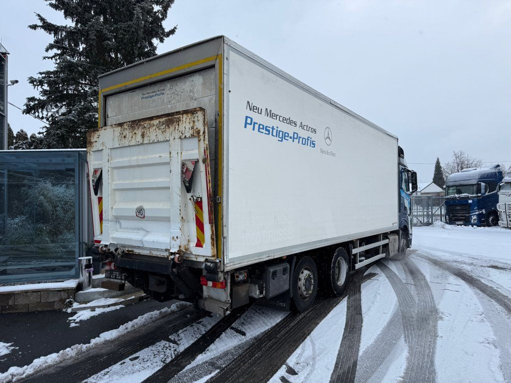 Mercedes-Benz 2542 Actros 6x2 EURO 6 - Chladírenský nákladní automobil: obrázek 4 Mercedes-Benz 2542 Actros 6x2 EURO 6 - Chladírenský nákladní automobil: obrázek 4