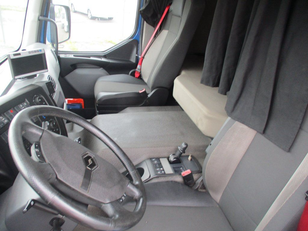 Renault D18, 320 - Skříňový nákladní auto: obrázek 4 Renault D18, 320 - Skříňový nákladní auto: obrázek 4