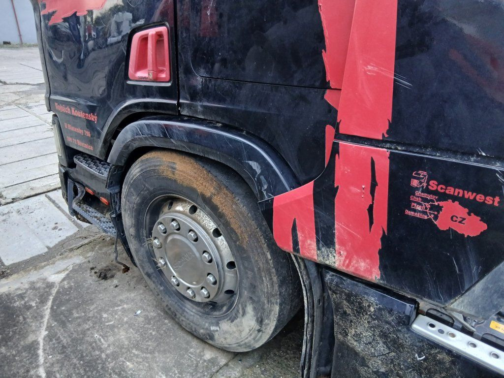 Scania R450 MEGA/lowdeck Unfall / damage - Tahač: obrázek 5 Scania R450 MEGA/lowdeck Unfall / damage - Tahač: obrázek 5