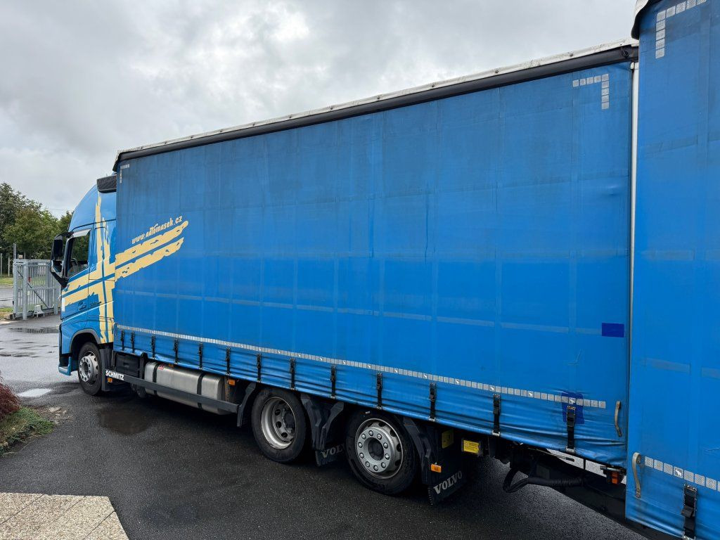 Volvo FH500 6x2 Euro 6 + Schmitz - Plachtový nákladní auto: obrázek 4 Volvo FH500 6x2 Euro 6 + Schmitz - Plachtový nákladní auto: obrázek 4
