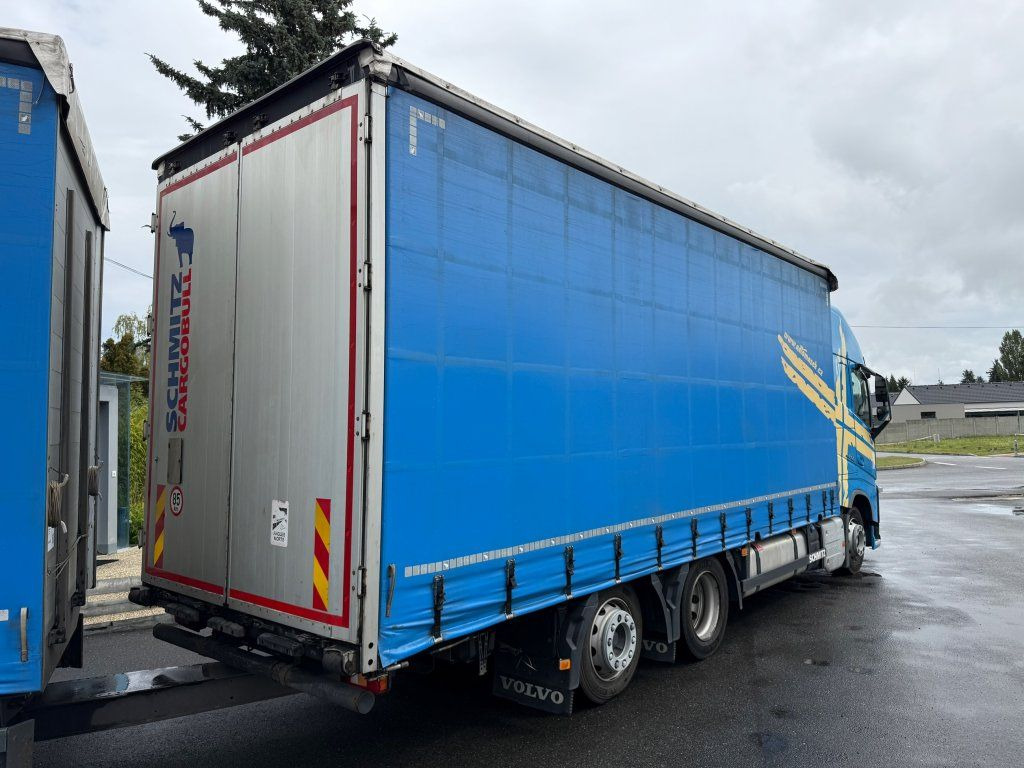 Volvo FH500 6x2 Euro 6 + Schmitz - Plachtový nákladní auto: obrázek 3 Volvo FH500 6x2 Euro 6 + Schmitz - Plachtový nákladní auto: obrázek 3