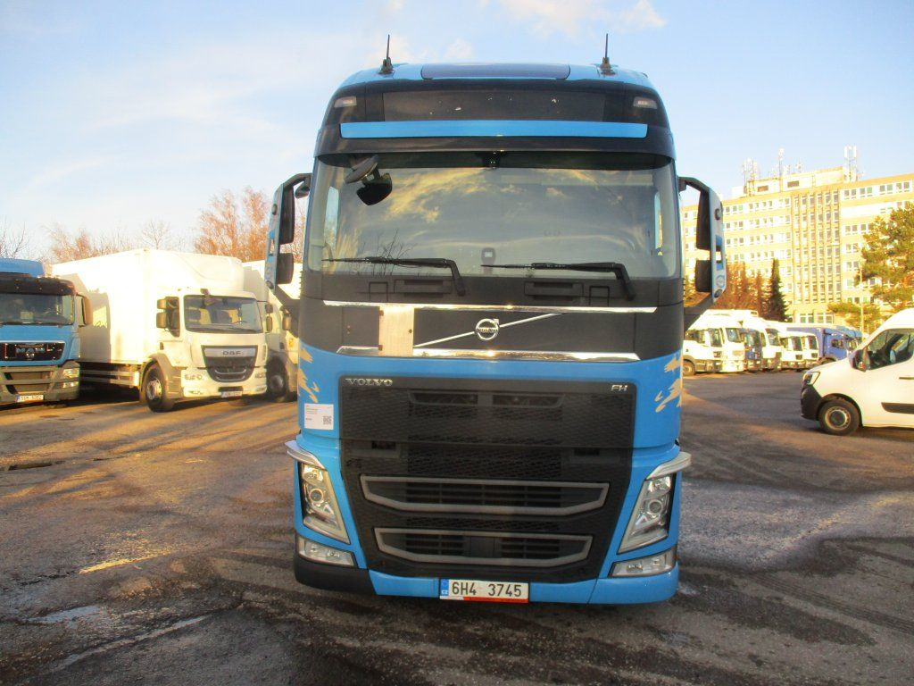 Volvo FH500 6x2 Euro 6 + Schmitz - Plachtový nákladní auto: obrázek 2 Volvo FH500 6x2 Euro 6 + Schmitz - Plachtový nákladní auto: obrázek 2
