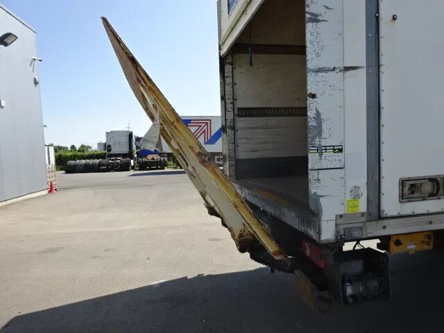 Skříňový nákladní auto Renault Midlum 270 dxi - manual gearbox / steel suspension lames: obrázek 9 Skříňový nákladní auto Renault Midlum 270 dxi - manual gearbox / steel suspension lames: obrázek 9