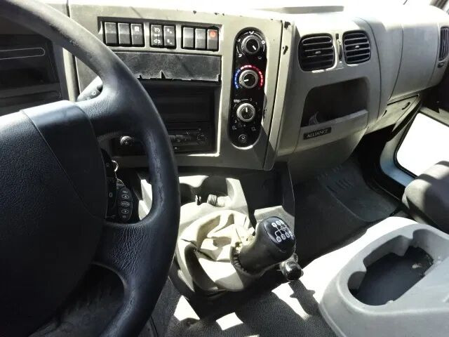 Renault Midlum 270 dxi - manual gearbox / steel suspension lames - Skříňový nákladní auto: obrázek 4 Renault Midlum 270 dxi - manual gearbox / steel suspension lames - Skříňový nákladní auto: obrázek 4