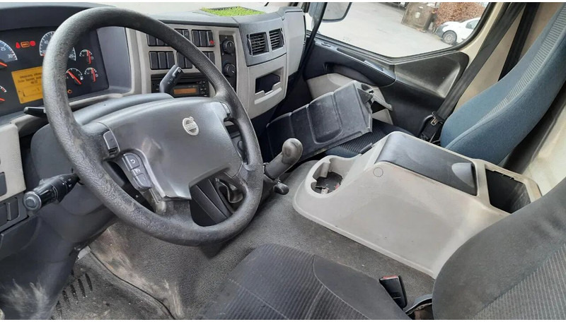 Volvo FL 240 - Plachtový nákladní auto: obrázek 5 Volvo FL 240 - Plachtový nákladní auto: obrázek 5