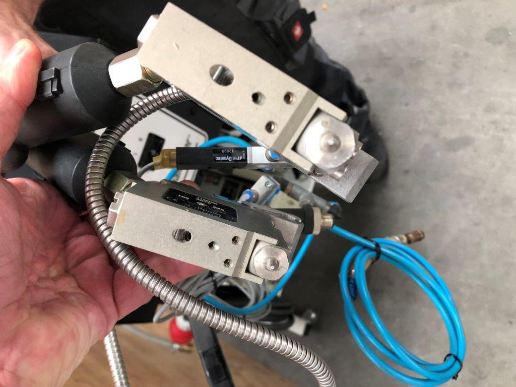 Dynatec Quattro Challenger glue melter with two application nozzles Dy 2002 control unit for 8 channels - Tiskařský stroj: obrázek 3 Dynatec Quattro Challenger glue melter with two application nozzles Dy 2002 control unit for 8 channels - Tiskařský stroj: obrázek 3