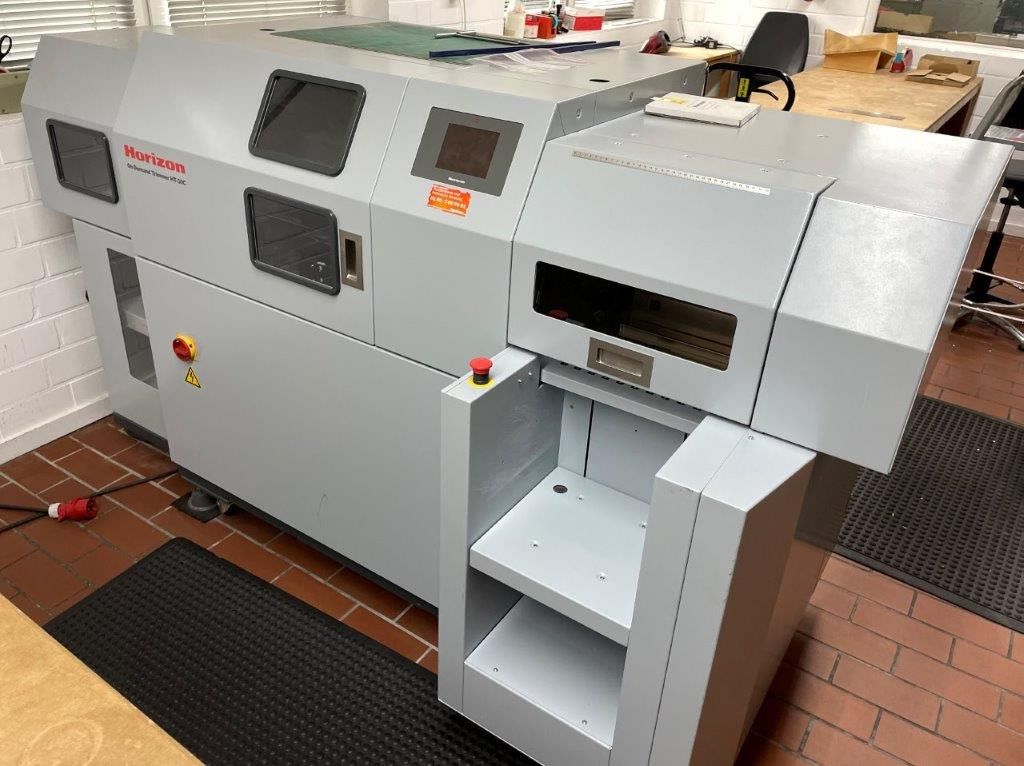 Horizon HT-30 C automatic rotary three-knife trimmer - Stroj na řezání papíru: obrázek 1 Horizon HT-30 C automatic rotary three-knife trimmer - Stroj na řezání papíru: obrázek 1