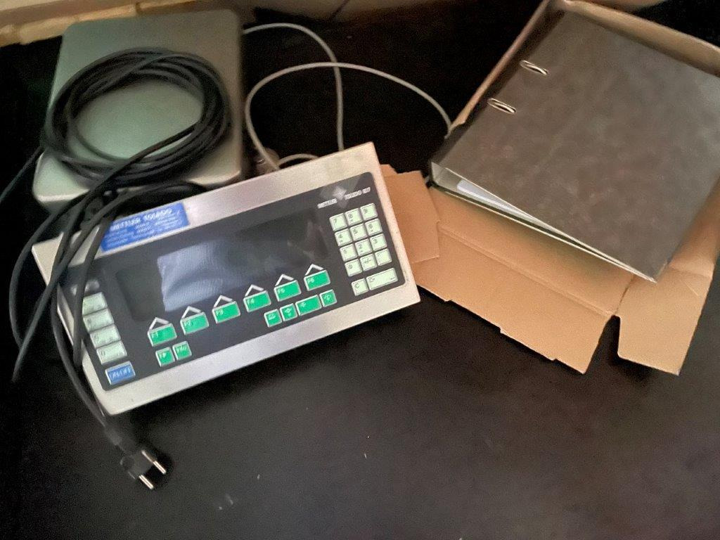 Mettler Toledo DUFK 600 sheet scale with reference scale - Stroj na řezání papíru: obrázek 1 Mettler Toledo DUFK 600 sheet scale with reference scale - Stroj na řezání papíru: obrázek 1