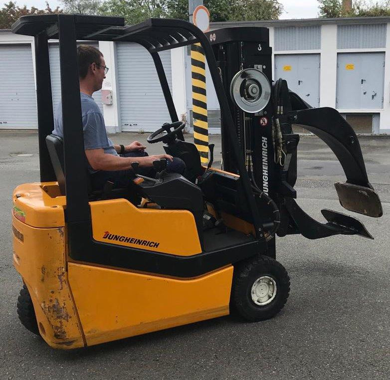 Three-wheel electric front loader Jungheinrich EFG DF 15 with duplex mast and Meyer roller clamp - Elektrický vysokozdvižný vozík: obrázek 5 Three-wheel electric front loader Jungheinrich EFG DF 15 with duplex mast and Meyer roller clamp - Elektrický vysokozdvižný vozík: obrázek 5