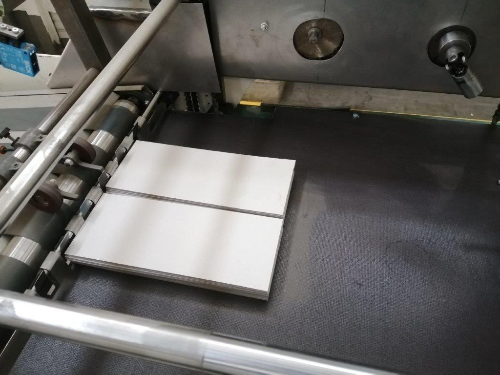 Werner Achilles Sondermaschinenbau - automatic mobile feeder for paper / cardboard - small size up to 50x60 cm - Skládací stroj: obrázek 4 Werner Achilles Sondermaschinenbau - automatic mobile feeder for paper / cardboard - small size up to 50x60 cm - Skládací stroj: obrázek 4