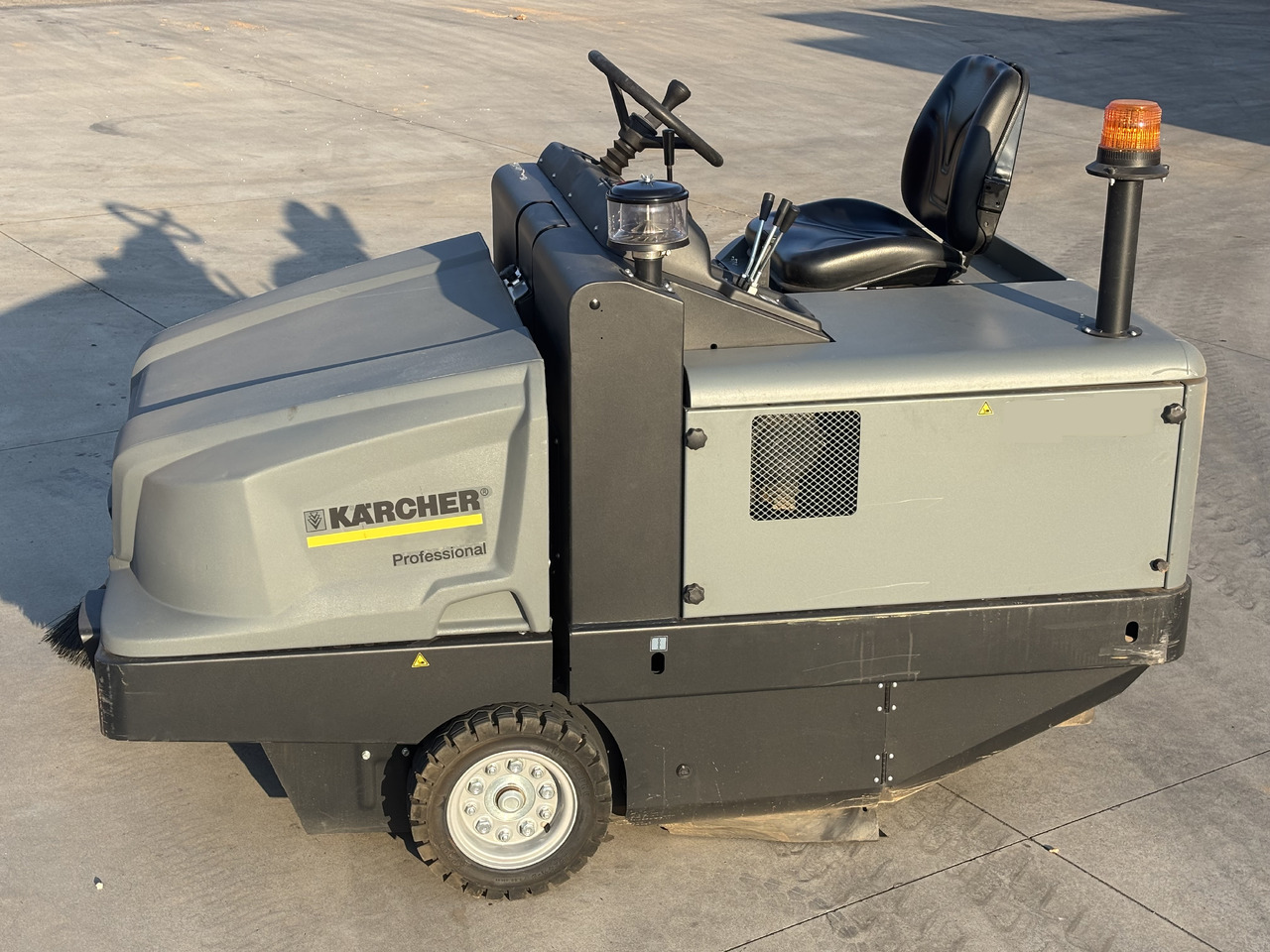 KARCHER 120 - Zametací vůz: obrázek 1 KARCHER 120 - Zametací vůz: obrázek 1