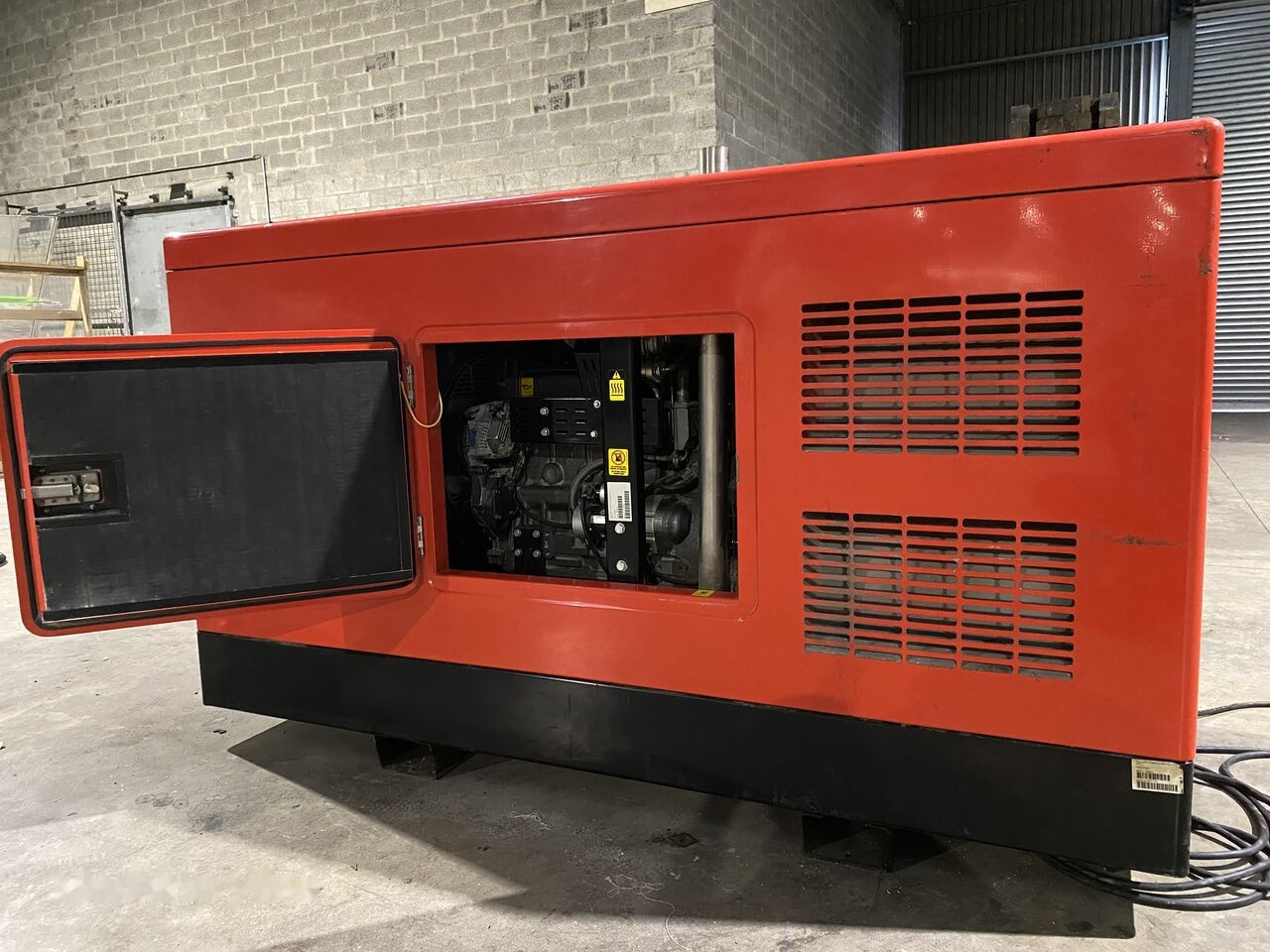 Genelec 45 kVa diesel - Elektrický generátor: obrázek 3 Genelec 45 kVa diesel - Elektrický generátor: obrázek 3