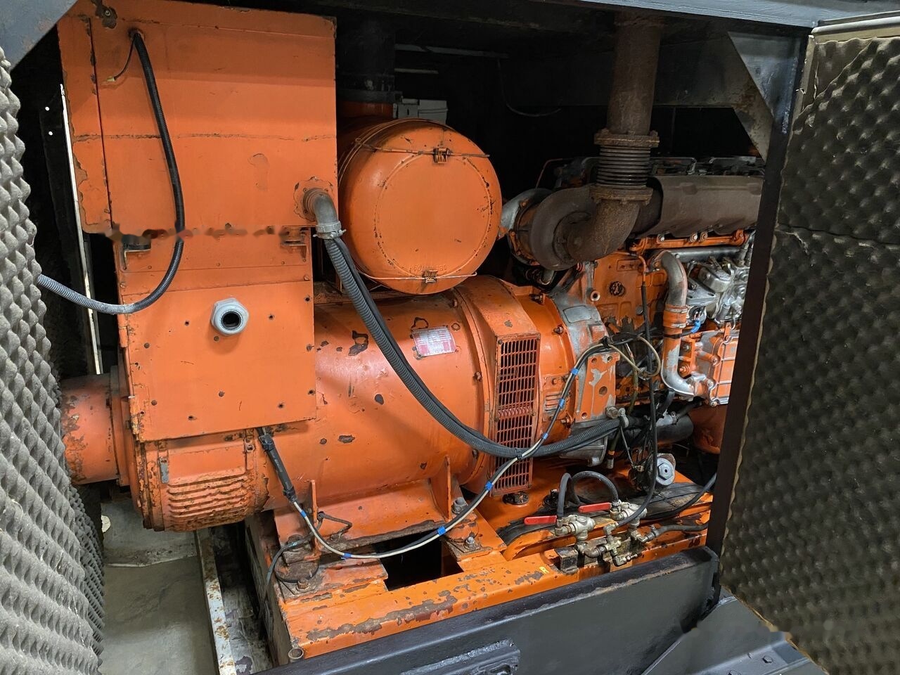 IVECO 250 kVa 8210SRI - Elektrický generátor: obrázek 4 IVECO 250 kVa 8210SRI - Elektrický generátor: obrázek 4