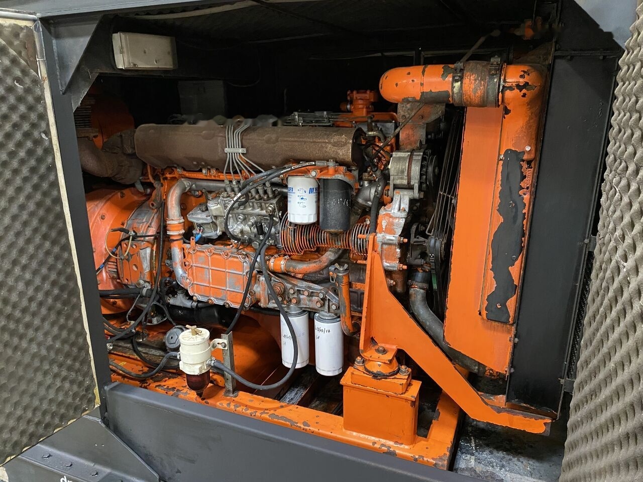 IVECO 250 kVa 8210SRI - Elektrický generátor: obrázek 3 IVECO 250 kVa 8210SRI - Elektrický generátor: obrázek 3
