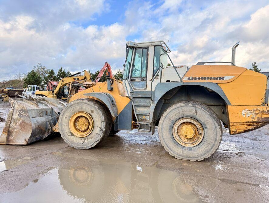 Liebherr L564 - Kolový nakladač: obrázek 2 Liebherr L564 - Kolový nakladač: obrázek 2