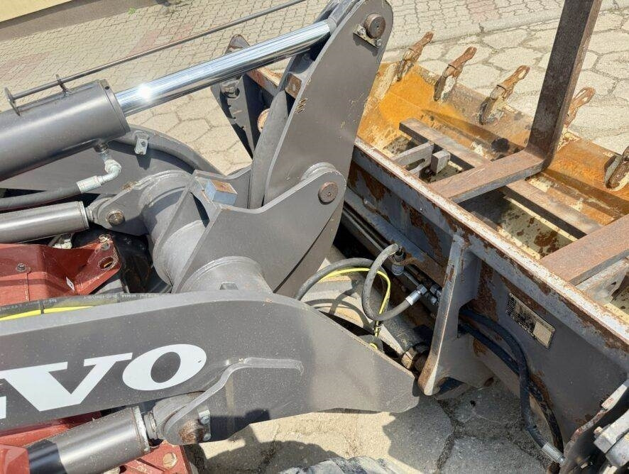 Kolový nakladač Volvo L30B Pro: obrázek 9