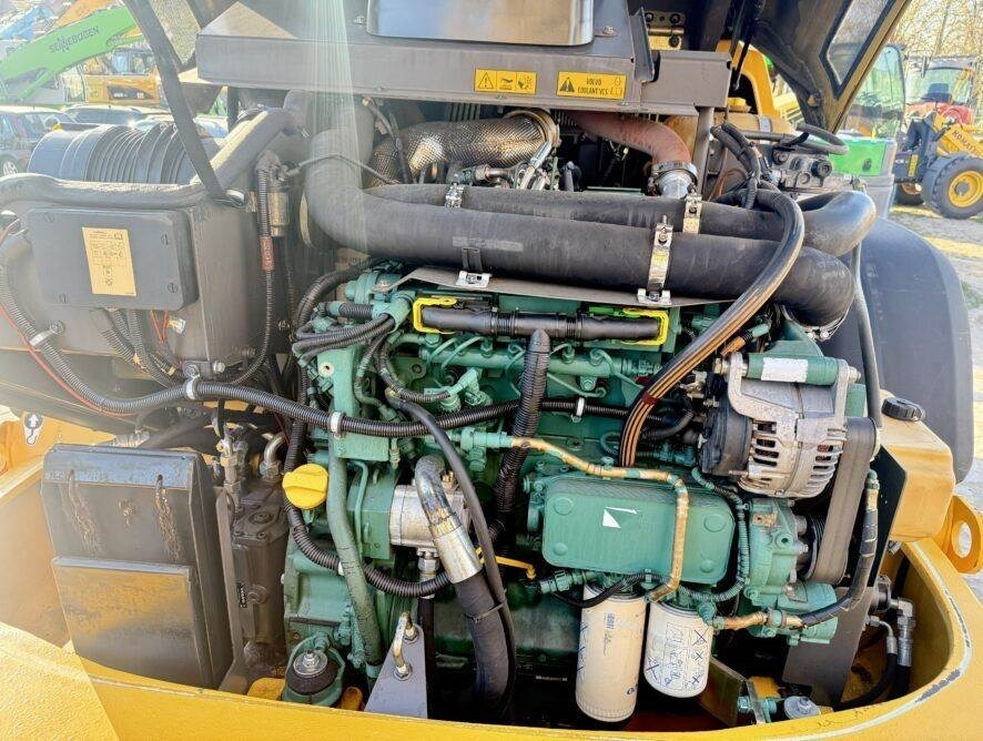Kolový nakladač Volvo L45G TP: obrázek 15