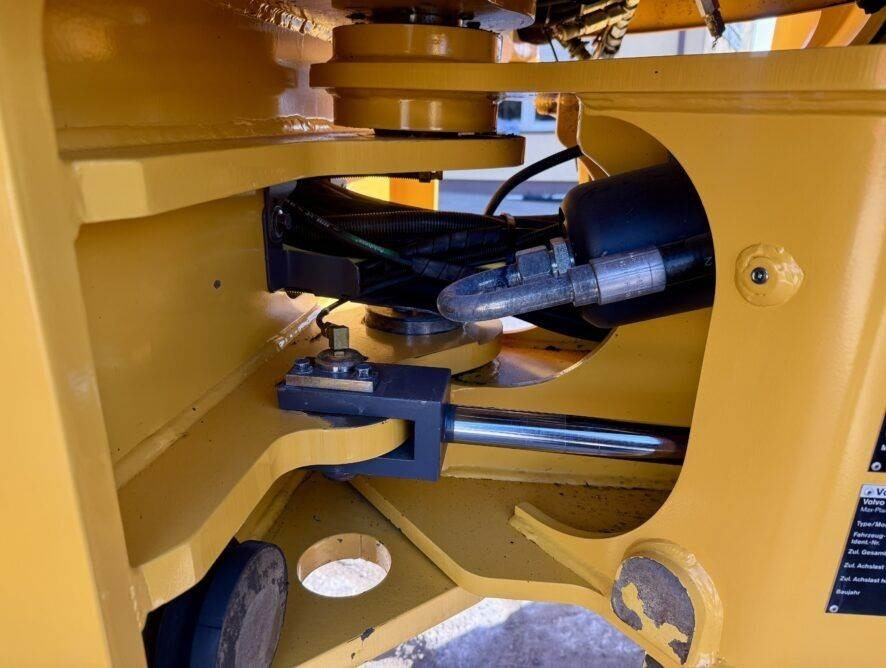 Kolový nakladač Volvo L45G TP: obrázek 13