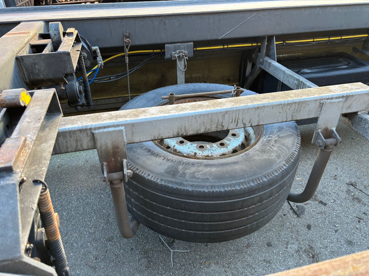 Jung R. TOP ZUSTAND / MICHELIN Ber. - Hákový/ Ramenový nosič přívěs: obrázek 4 Jung R. TOP ZUSTAND / MICHELIN Ber. - Hákový/ Ramenový nosič přívěs: obrázek 4