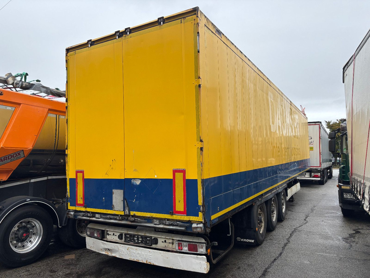Krone SD Textilkoffer/Luft/Scheibe - Skříňový návěs: obrázek 4 Krone SD Textilkoffer/Luft/Scheibe - Skříňový návěs: obrázek 4